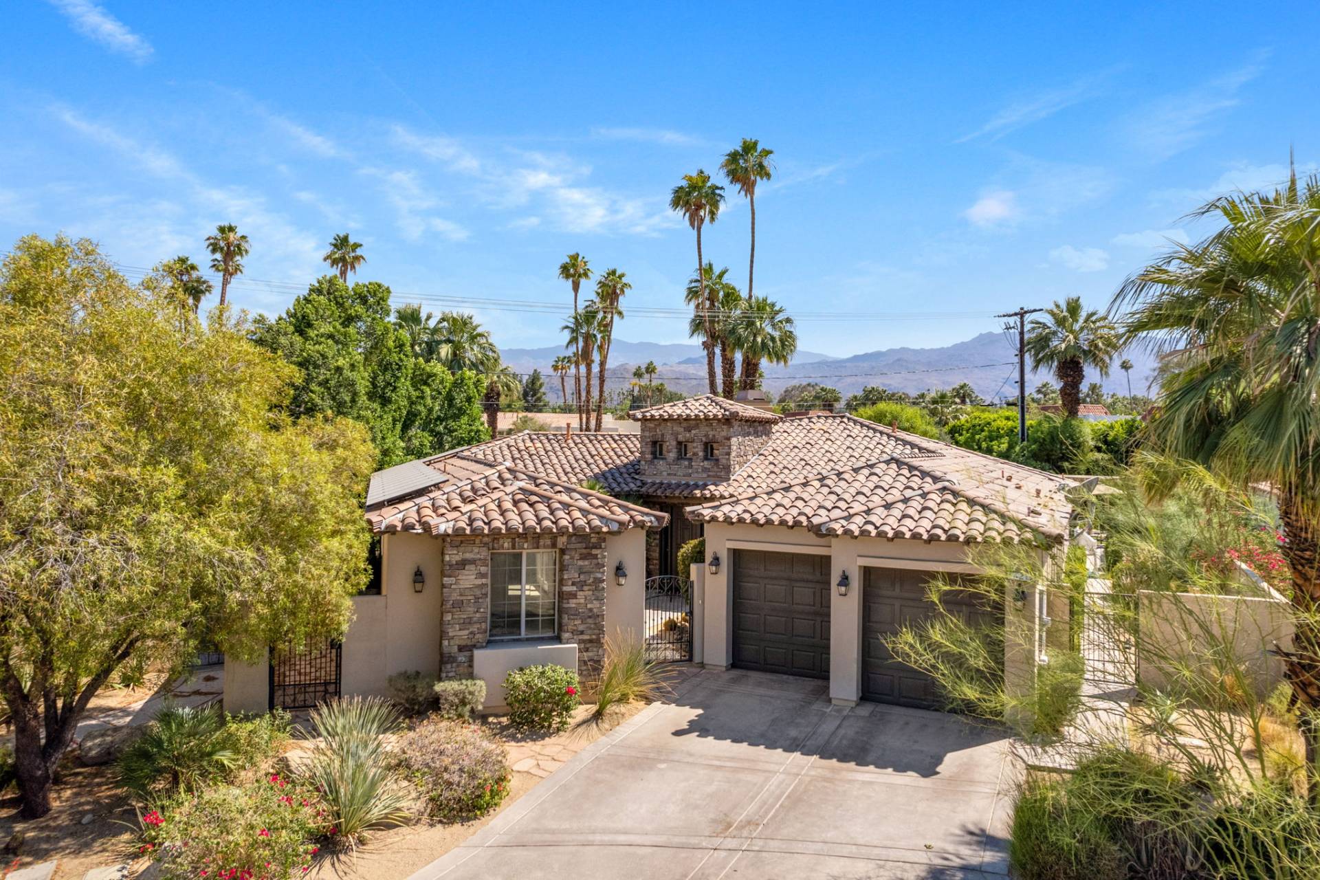 Property Image 2 - Home - 46219 Cypress Estates Ct, Palm Desert