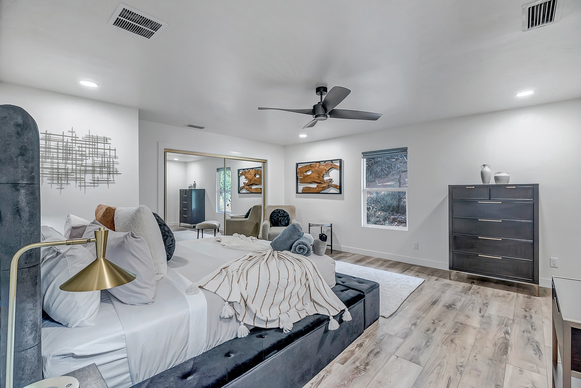 Junior Master Suite with California King and En Suite Bathroom Junior Master Suite with California King and En Suite Bathroom