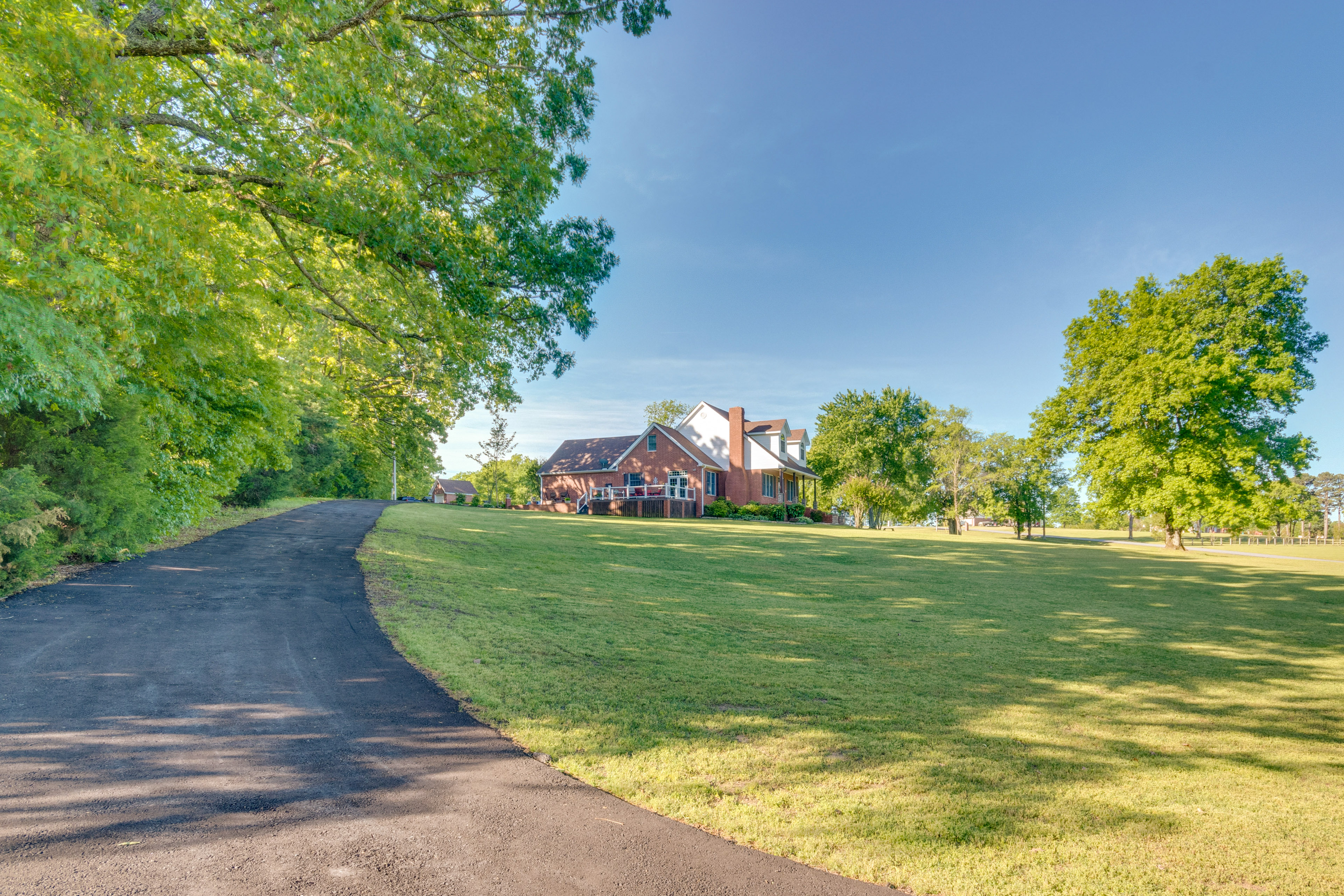 Spacious Greenbrier Vacation Rental on ~ 4 Acres!