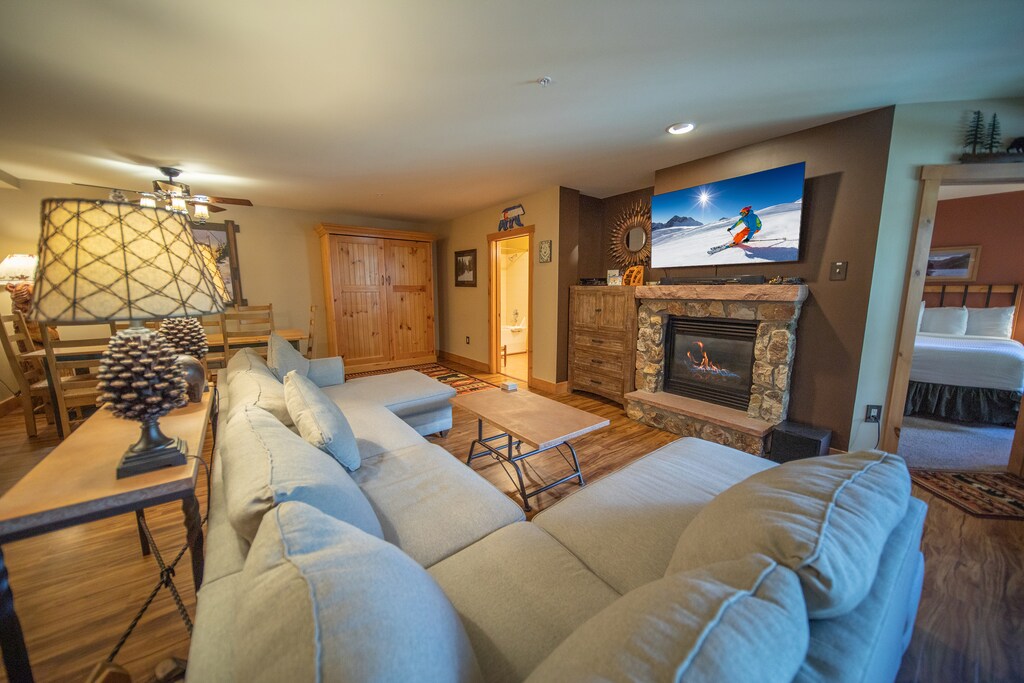 Comfortable sectional with plenty of room for everyone!