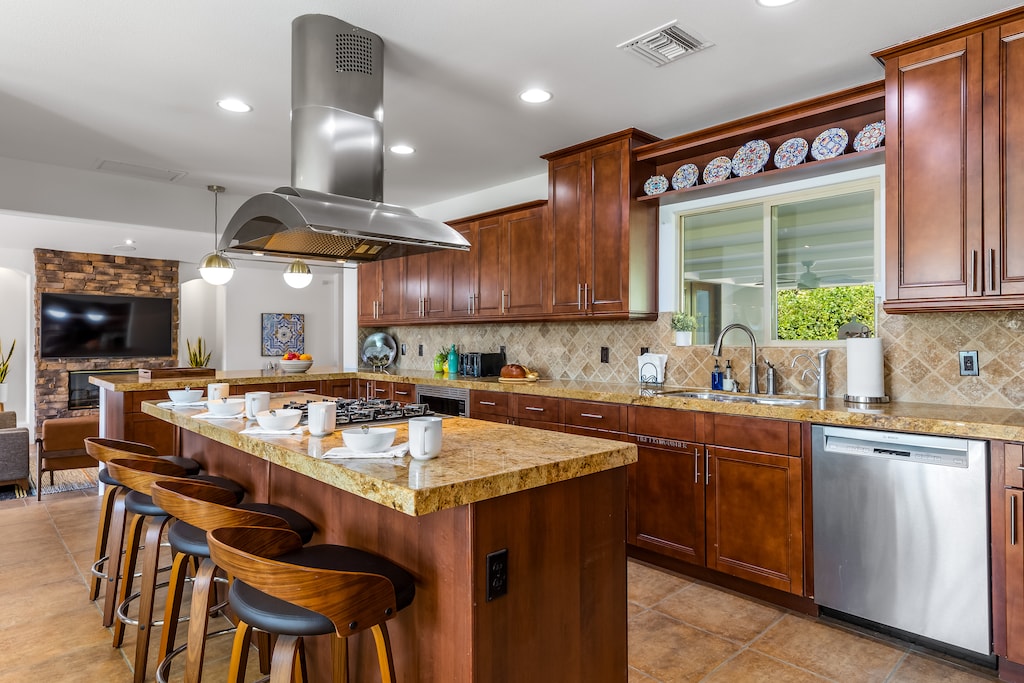 Tons of counter space in this kitchen