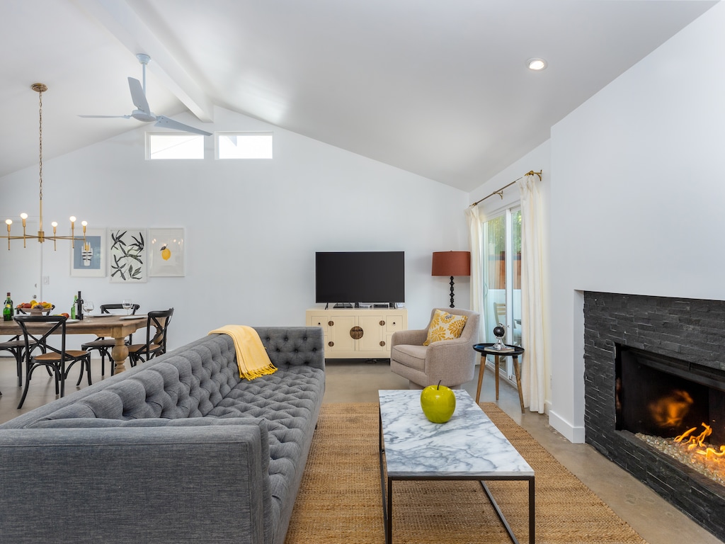 Spacious living room