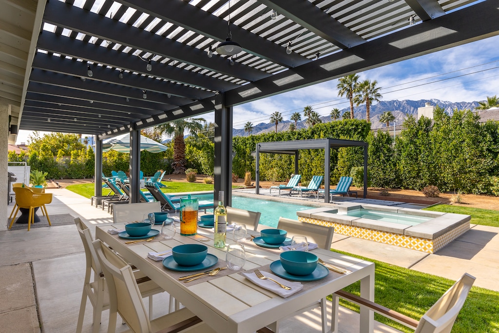 Al fresco dining for six