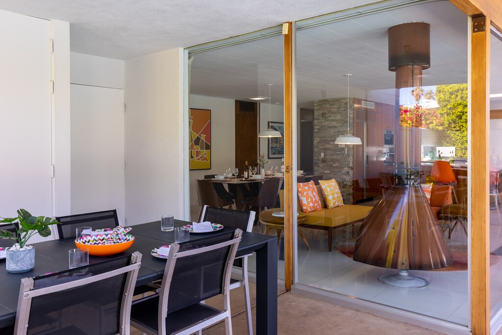 Outdoor al fresco dining