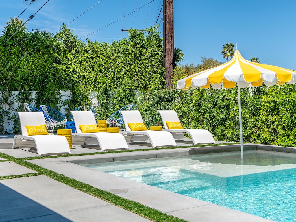 Lots of Lounge Seating