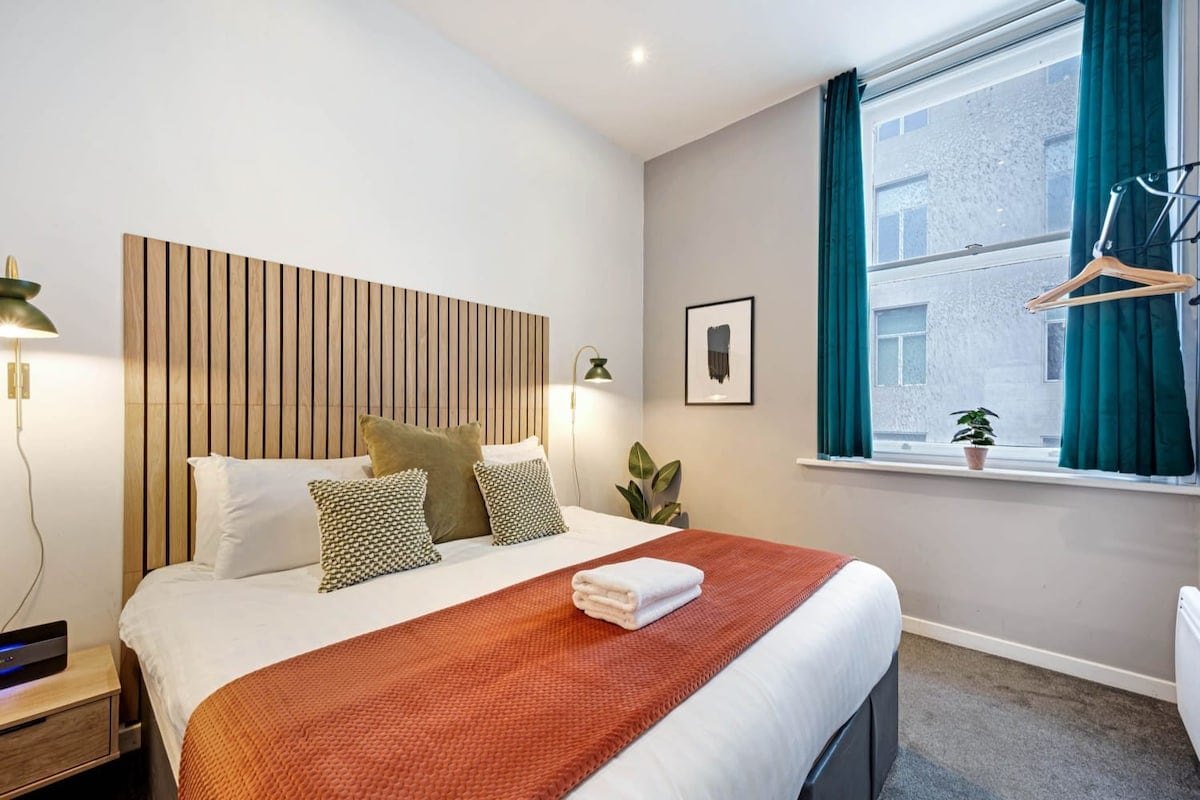 Halifax House II, Liverpool - Host & Stay