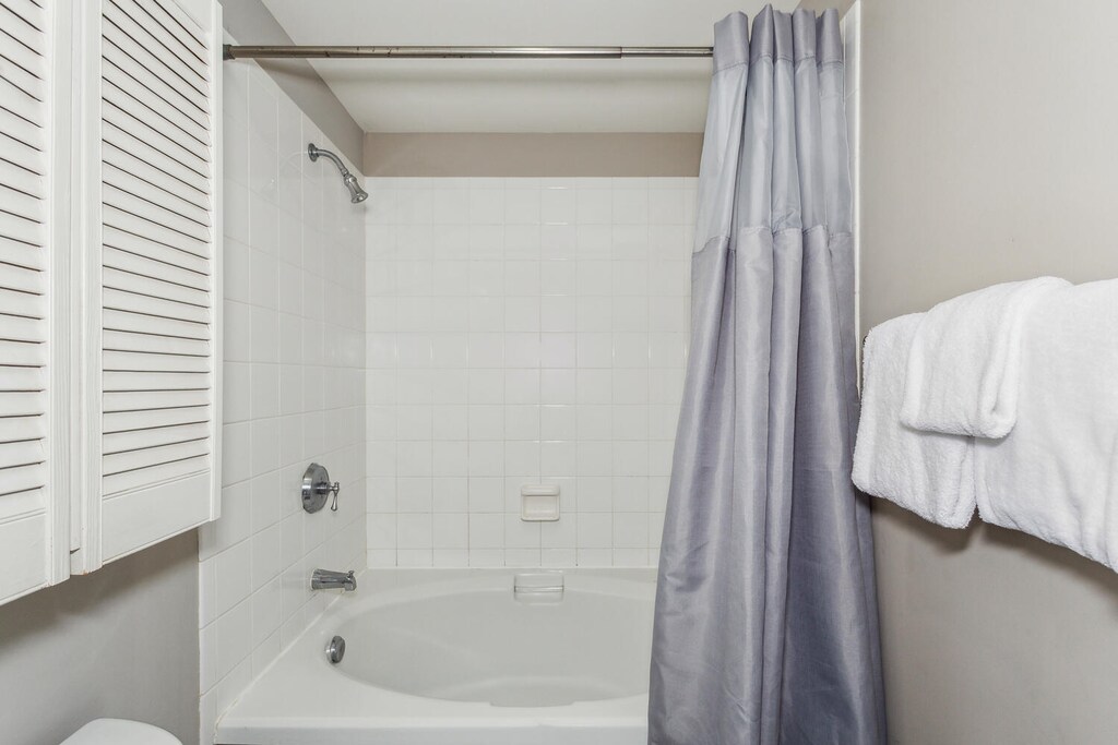 22 Via De Luna Dr 1504- Guest bathroom