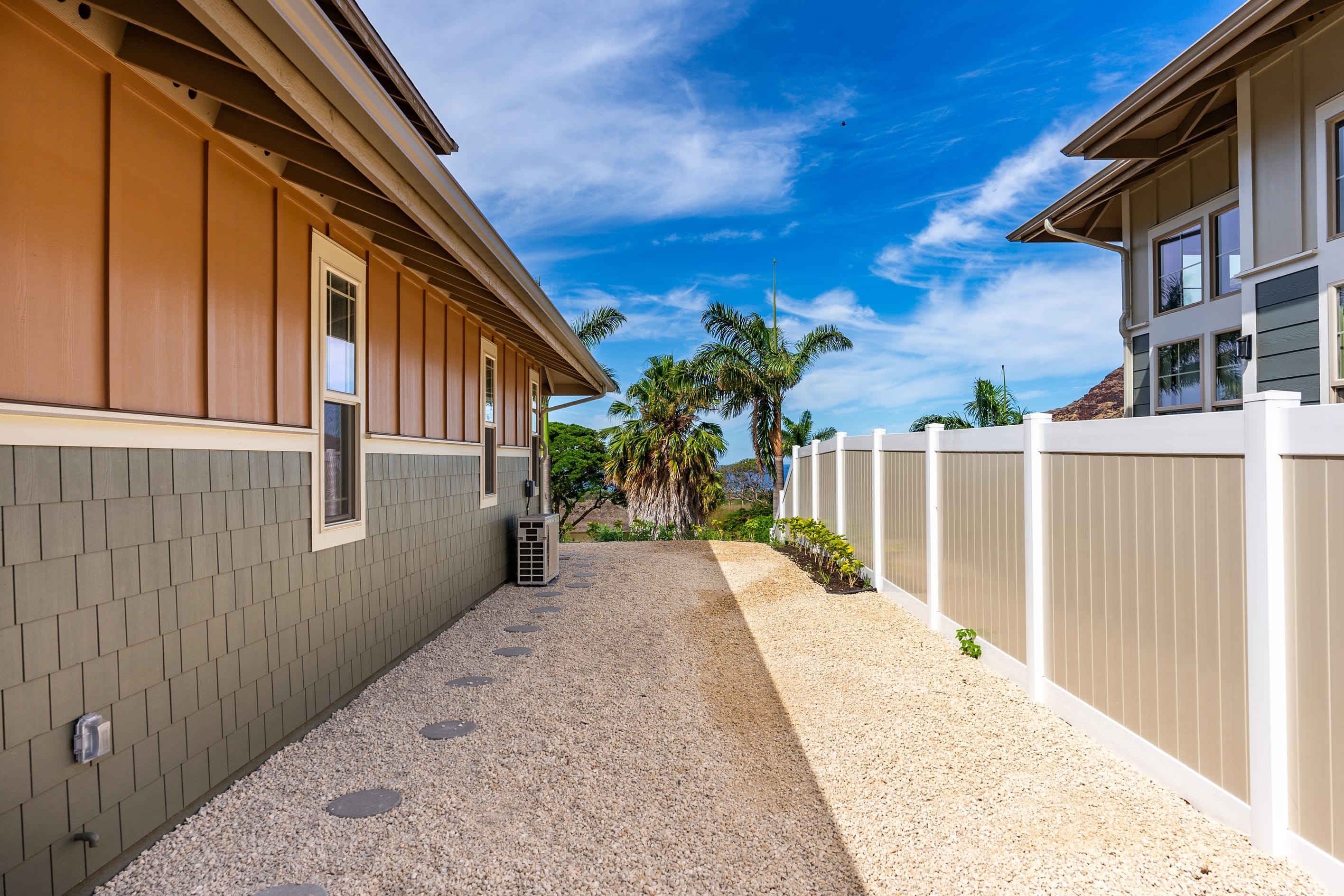 Side yard for you to emjoy.