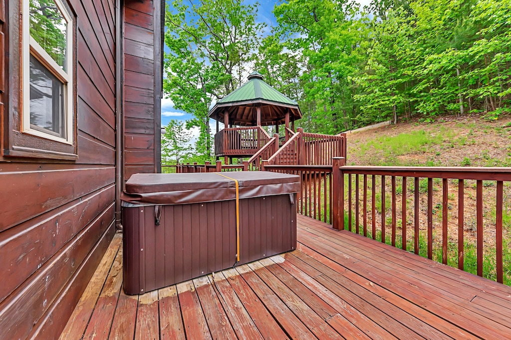 Hot tub on the deck.