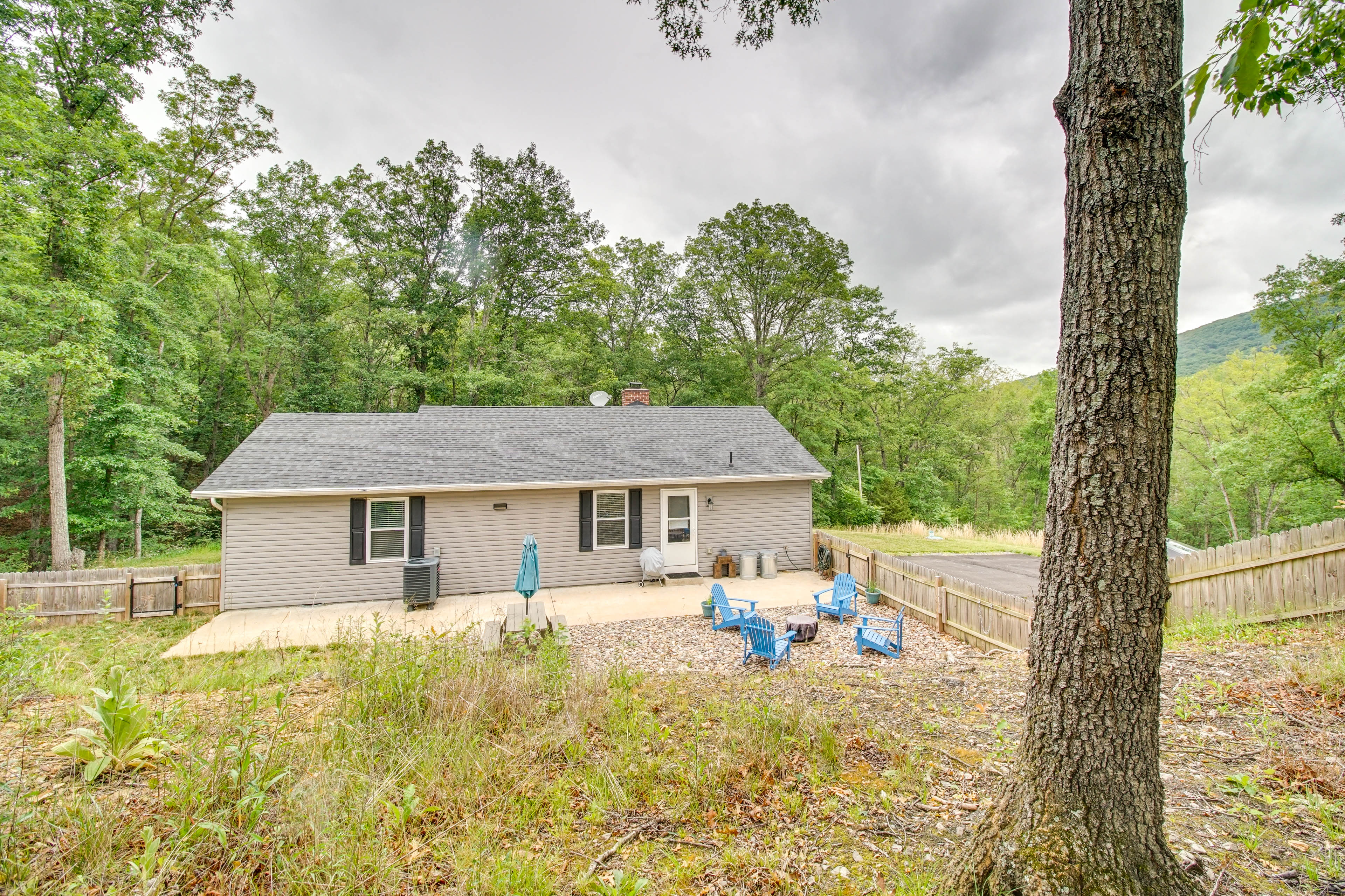 Cozy Home in Star Tannery w/ Private Backyard!