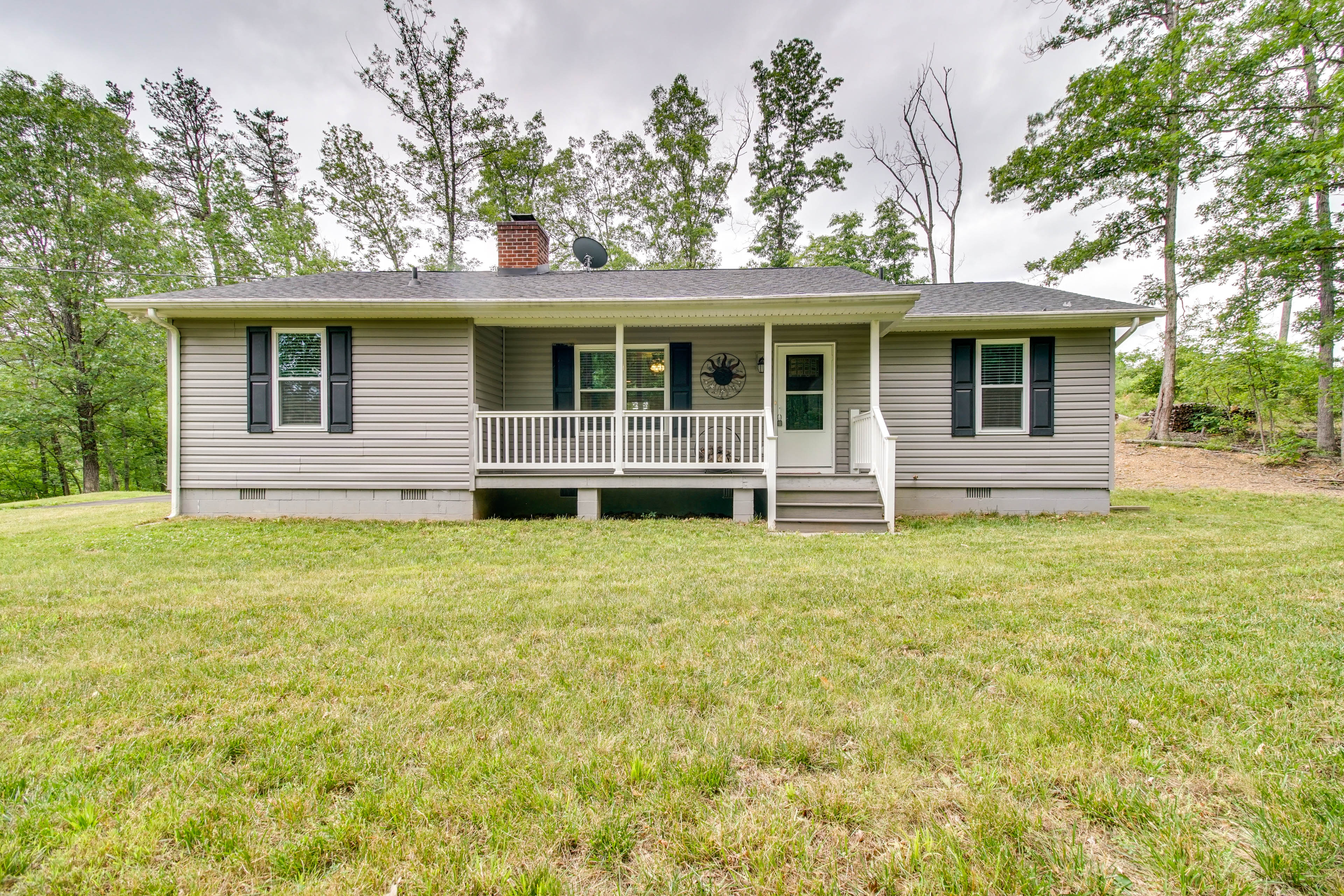 Property Image 1 - Cozy Home in Star Tannery w/ Private Backyard!