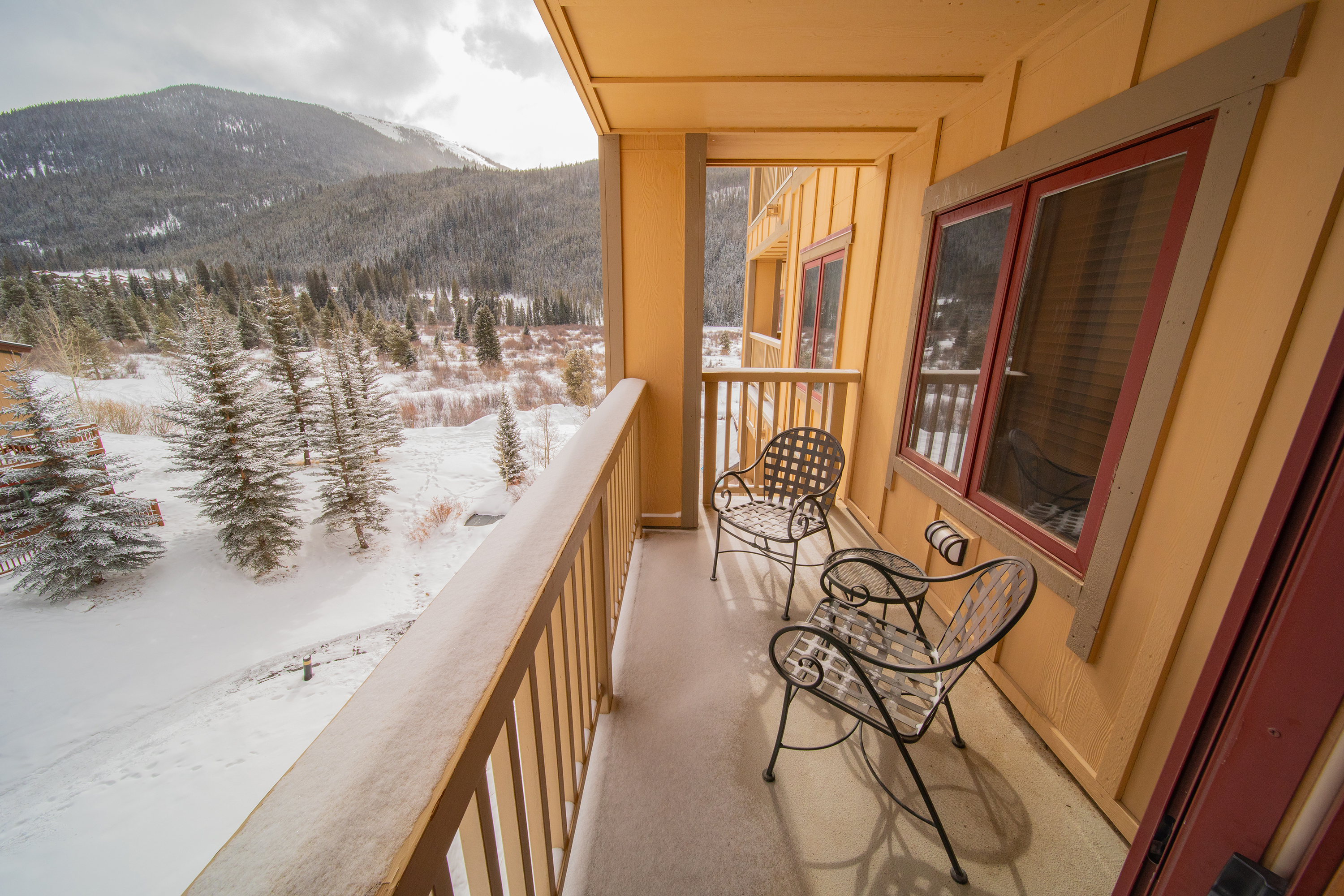 Private balcony with stunning views!