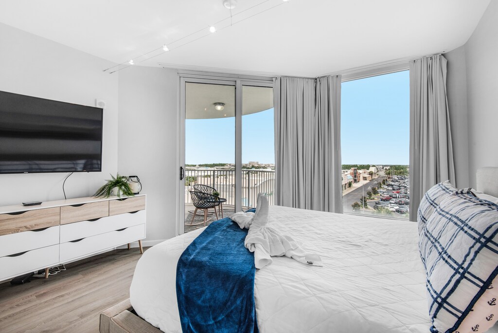 Master with balcony access