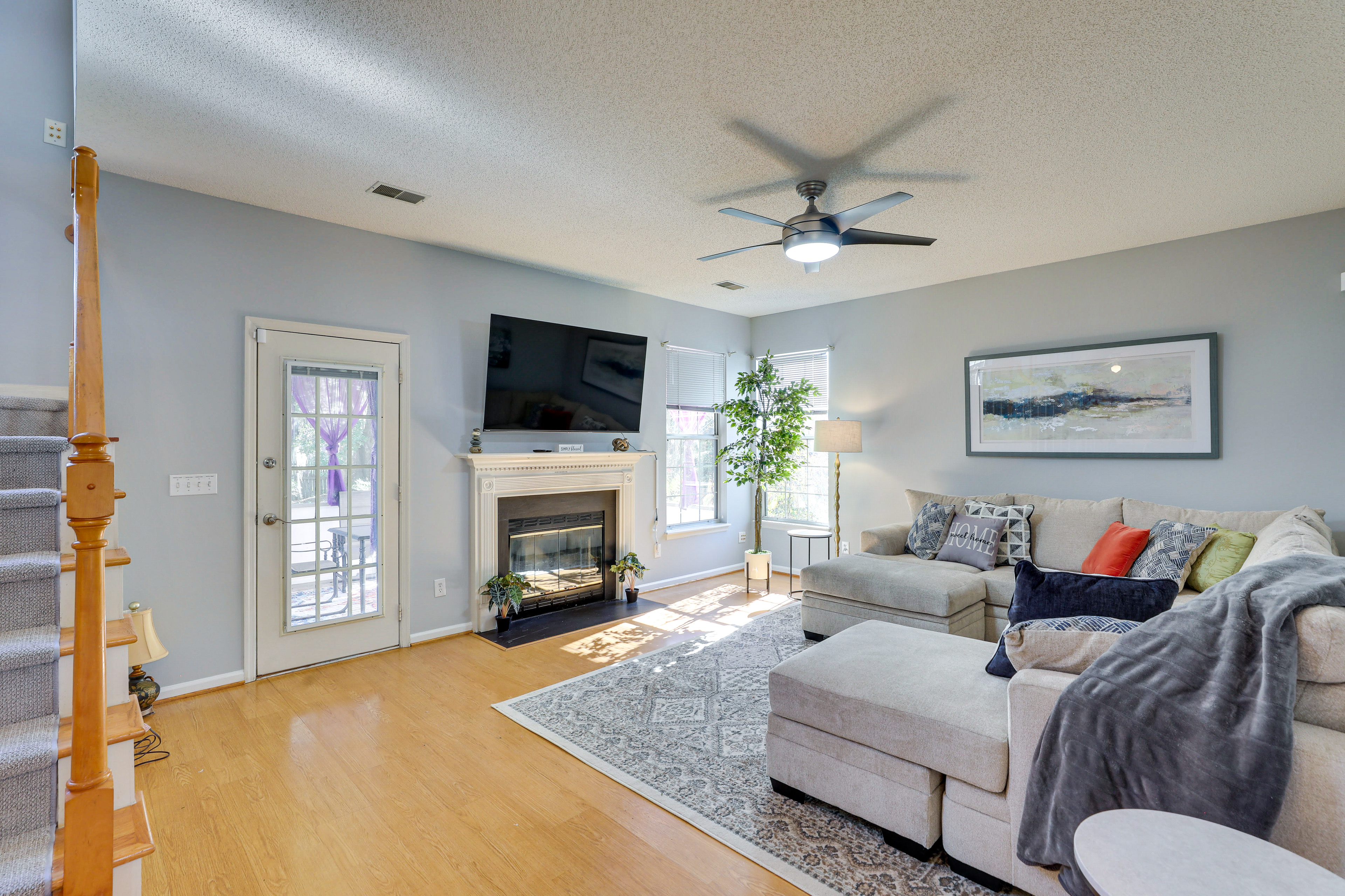 North Charleston Home Near Shopping & Dining!