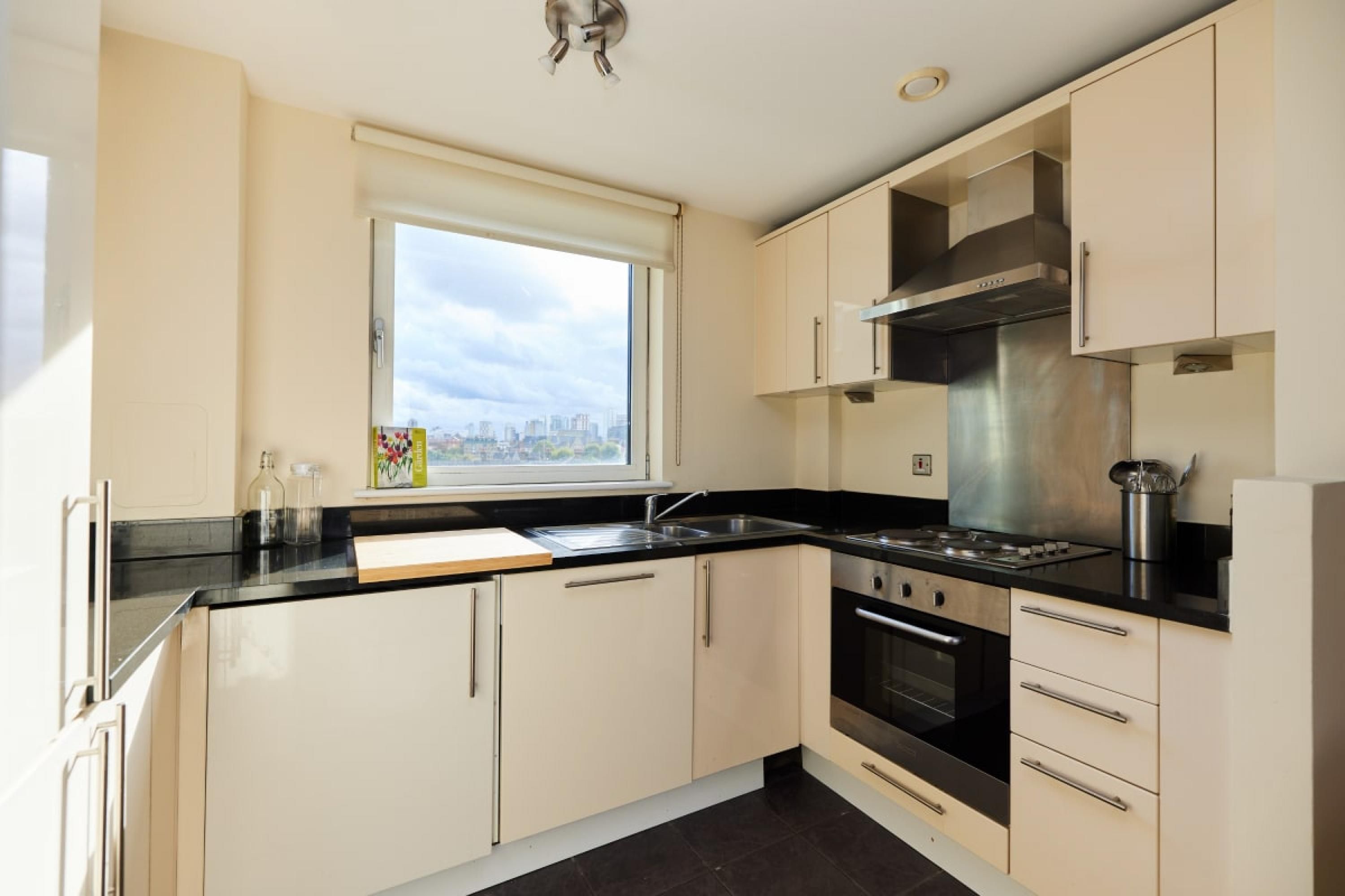 Property Image 2 - The Weavers Field Place -  Classy 3BDR Flat with Terrace