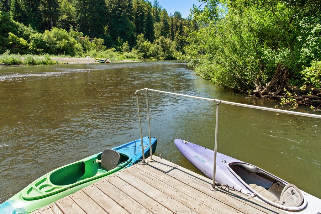 Seasonal dock and boats - 2 kayaks and 1 canoe at the dock. 2 more canoes available.