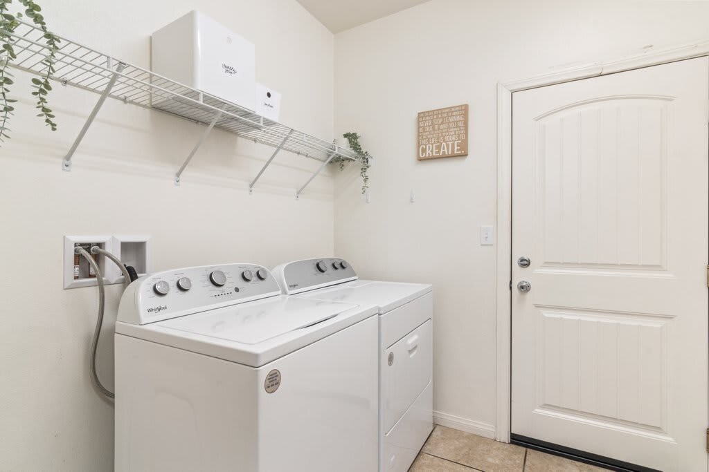 In Unit washer and dryer for your convenience