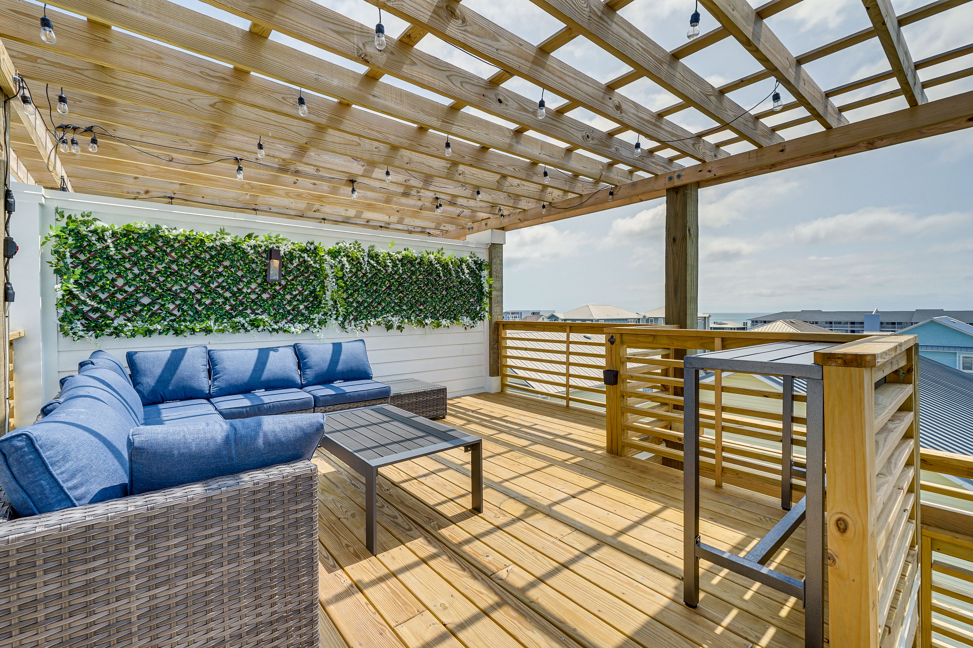 Carolina Beach Vacation Rental w/ Rooftop Terrace