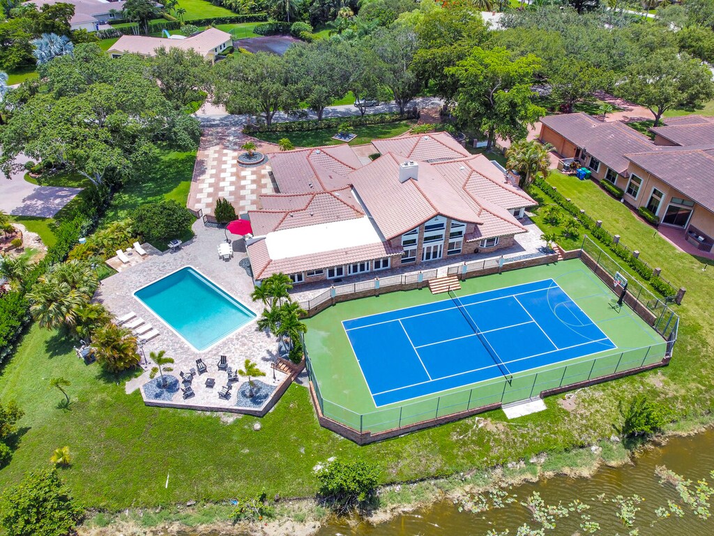 This home comes compete with Tennis court, pool, lots of space inside and out, and directly on the water.