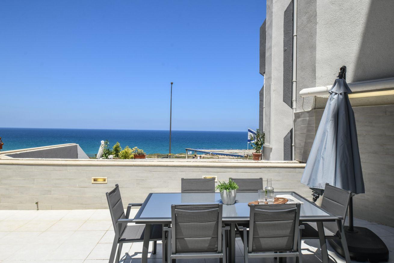 Property Image 2 - Spacious 4BR Apt w Balcony & Sea View 5min from the Beach