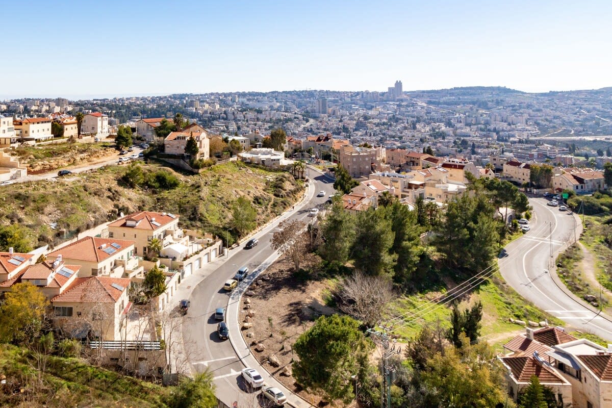 Property Image 2 - Magical  View 4 Bedroom In Ramat Sharet/Bayt Vegan