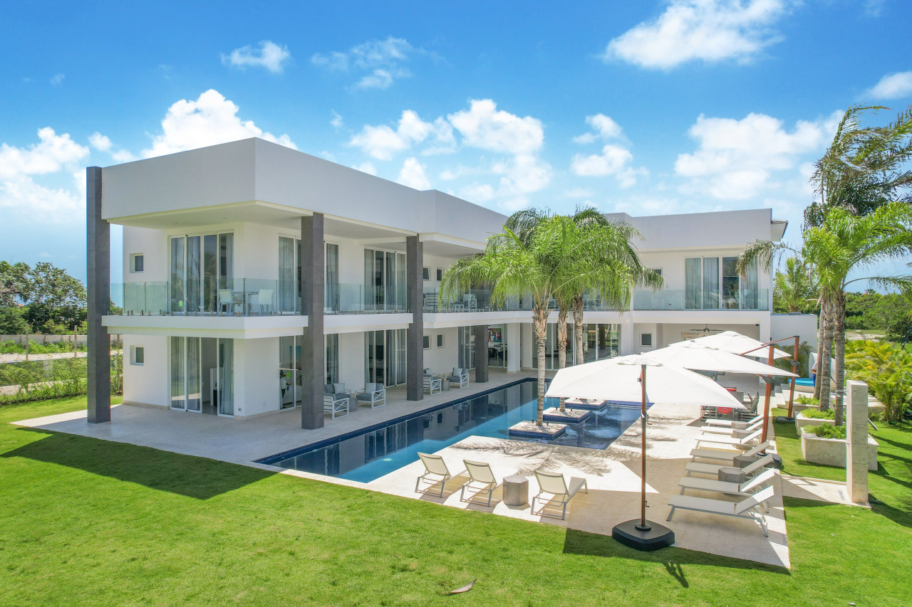 Property Image 2 - Palmas 78: Lux golf villa, full staff, lap-pool, Jacuzzi, golf cart & beach club