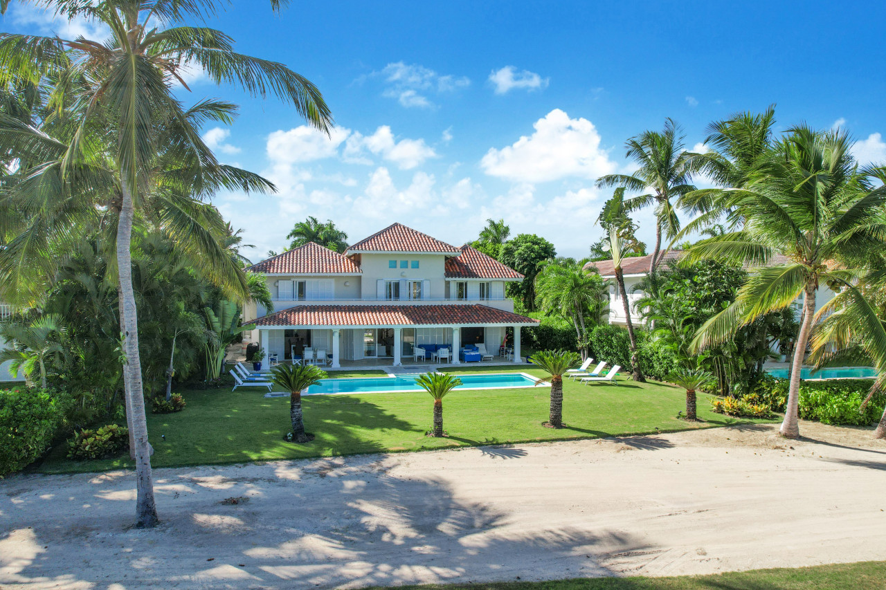 Property Image 2 - Tortuga B7: Family friendly villa near the beach w/ pool, staff, and golf cart