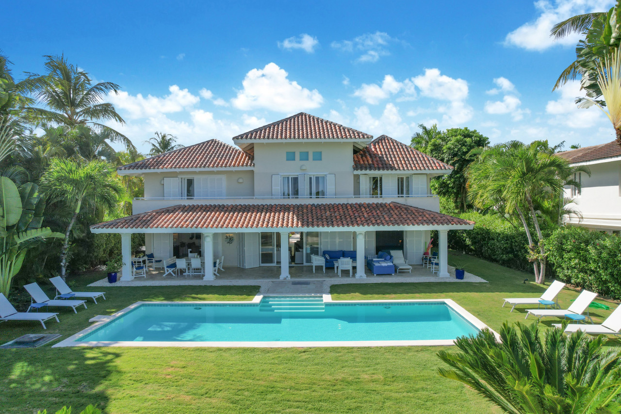 Property Image 1 - Tortuga B7: Family friendly villa near the beach w/ pool, staff, and golf cart