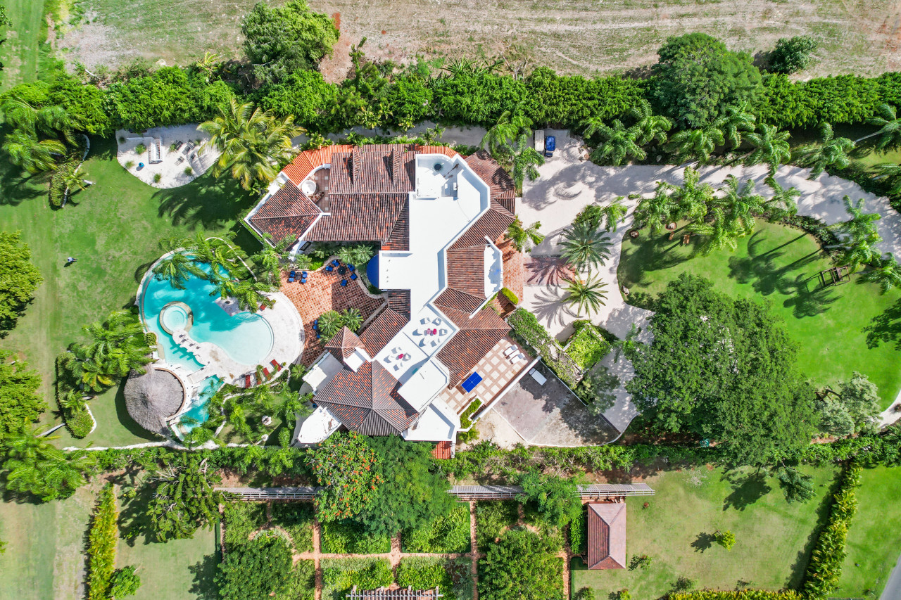 Property Image 2 - Punta Aguila 61: Lavish villa w/ full staff, resort pool, Jacuzzi & golf carts
