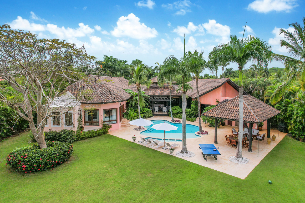 Property Image 1 - Mangos 13: Beautiful family villa w/ pool, cook, housekeeper & golf cart