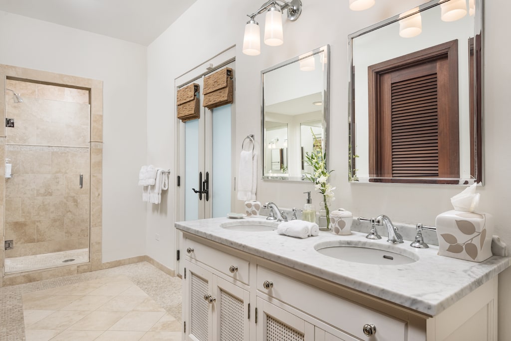 The primary en-suite bathroom has a shower and two sinks