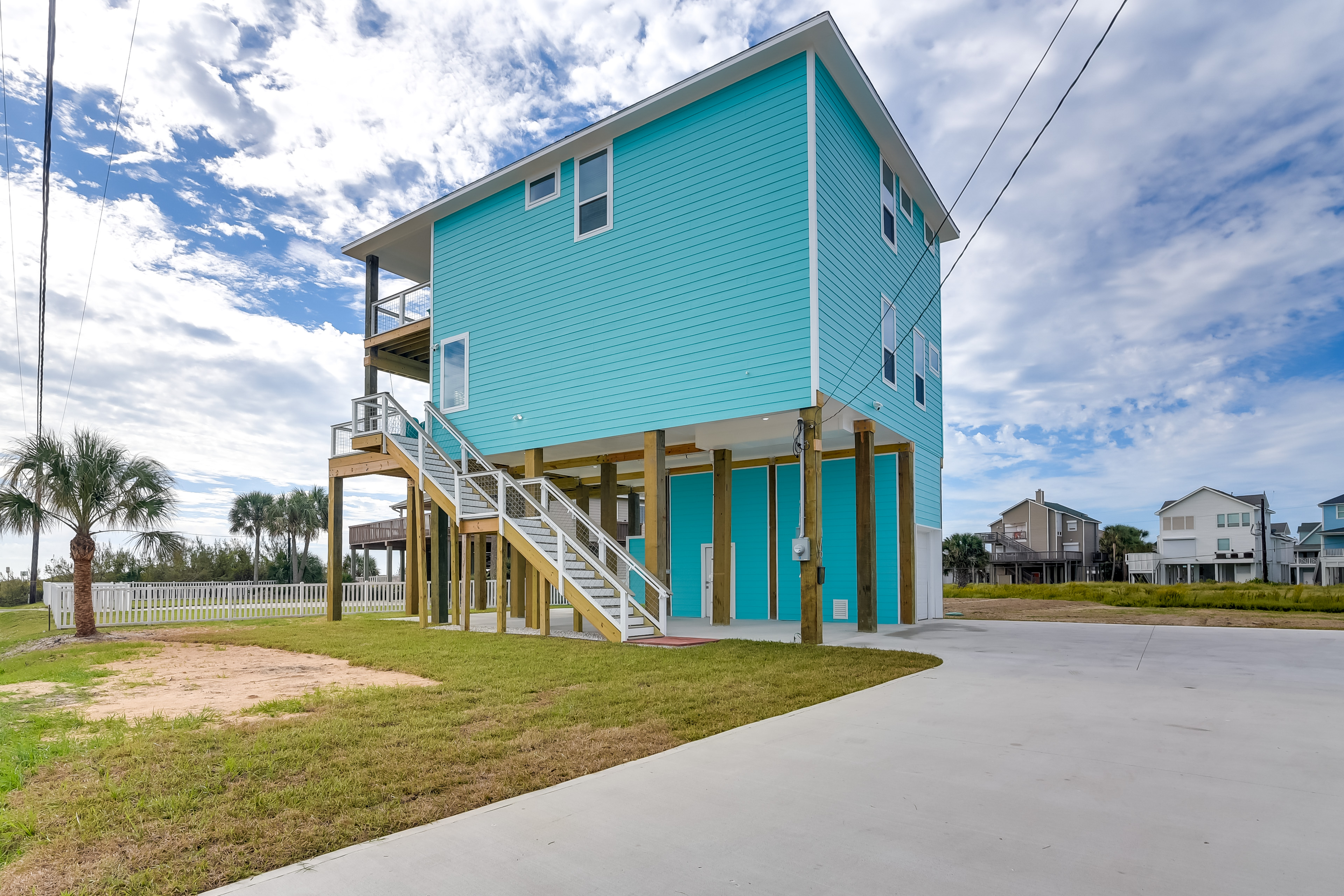 Vibrant Galveston Beach House: Steps to Beach!