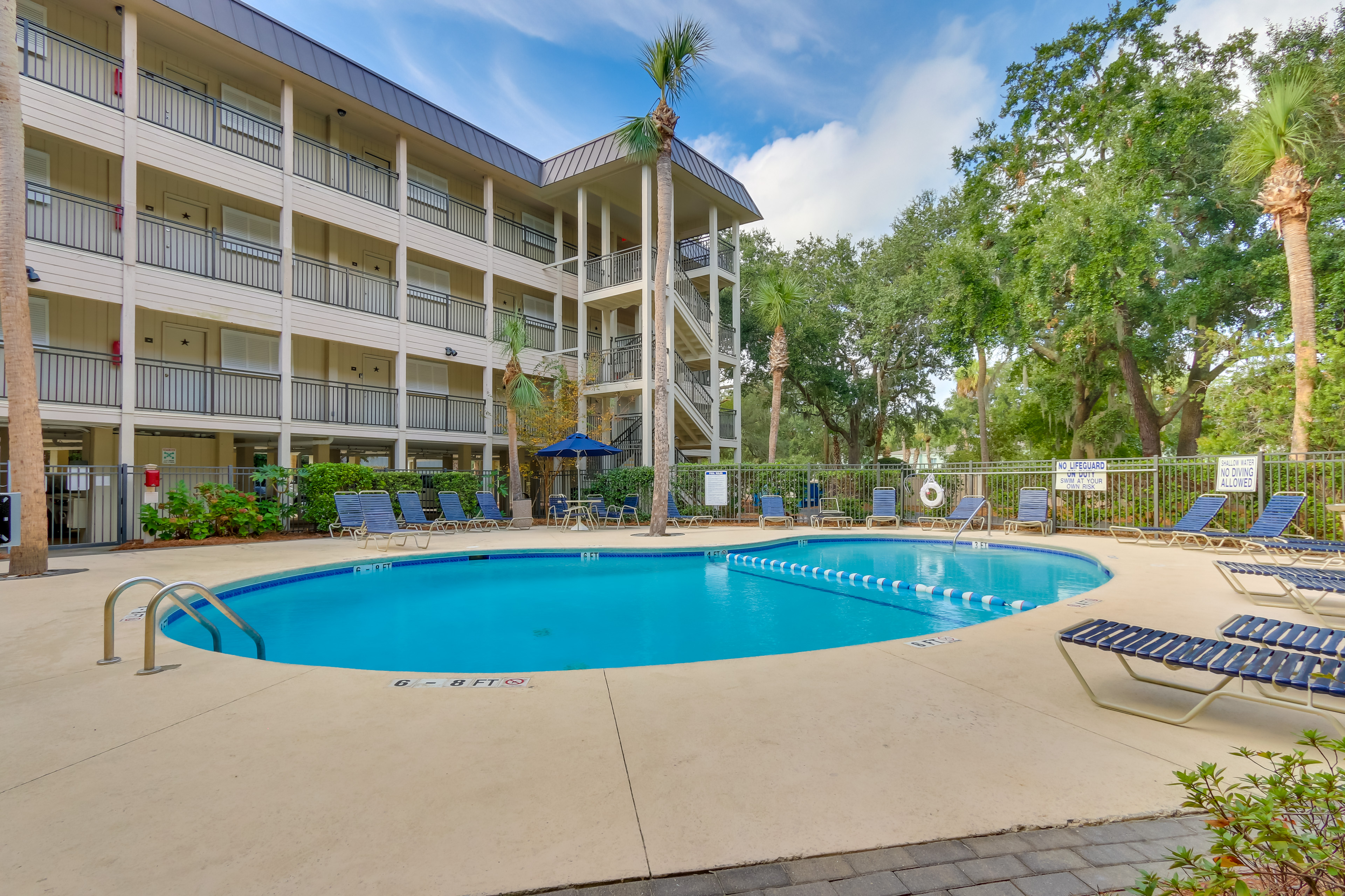 Property Image 2 - Hilton Head Island Condo: Steps to Beach!