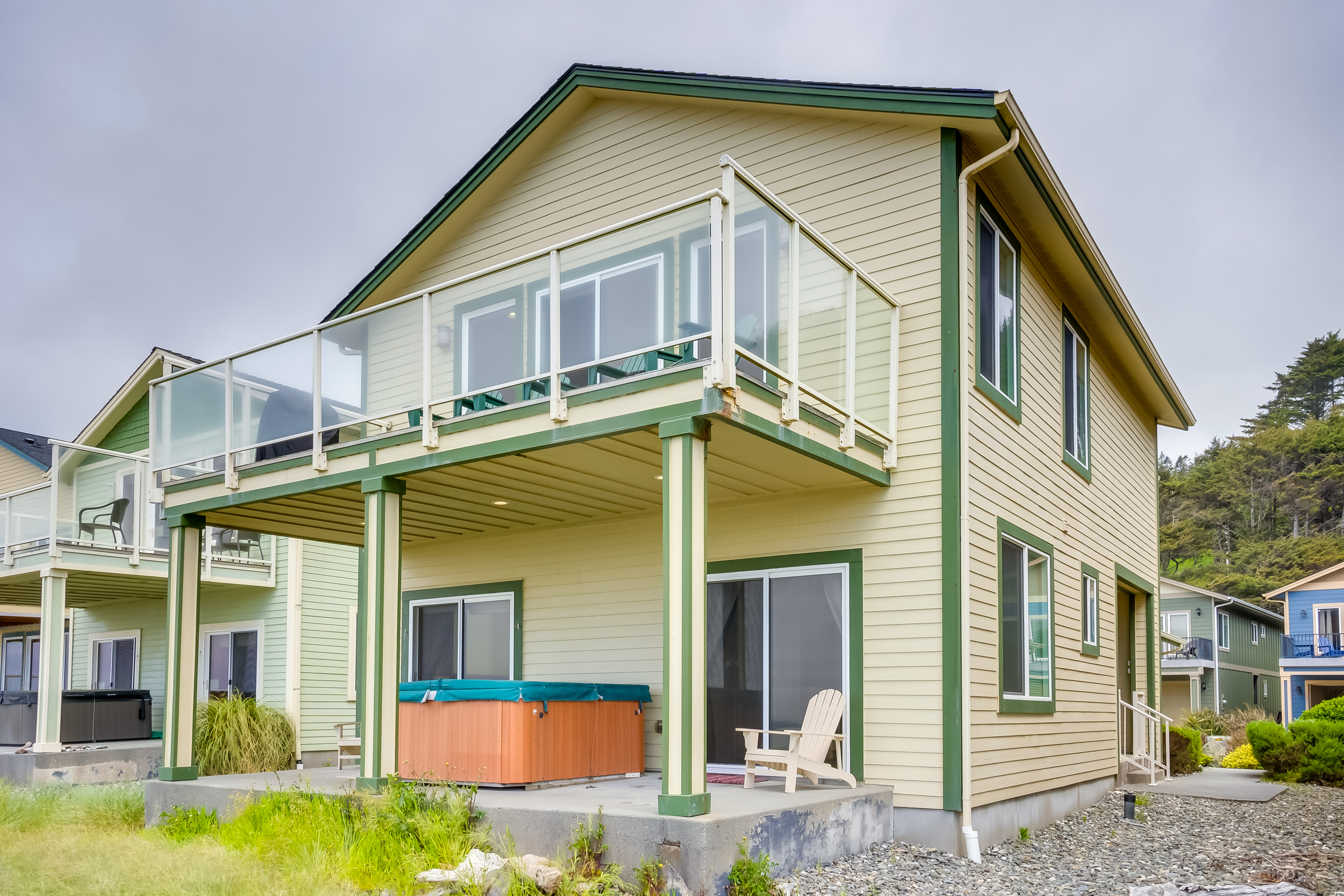 Property Image 1 - Gold Beach Retreat: Private Hot Tub + Ocean Views!