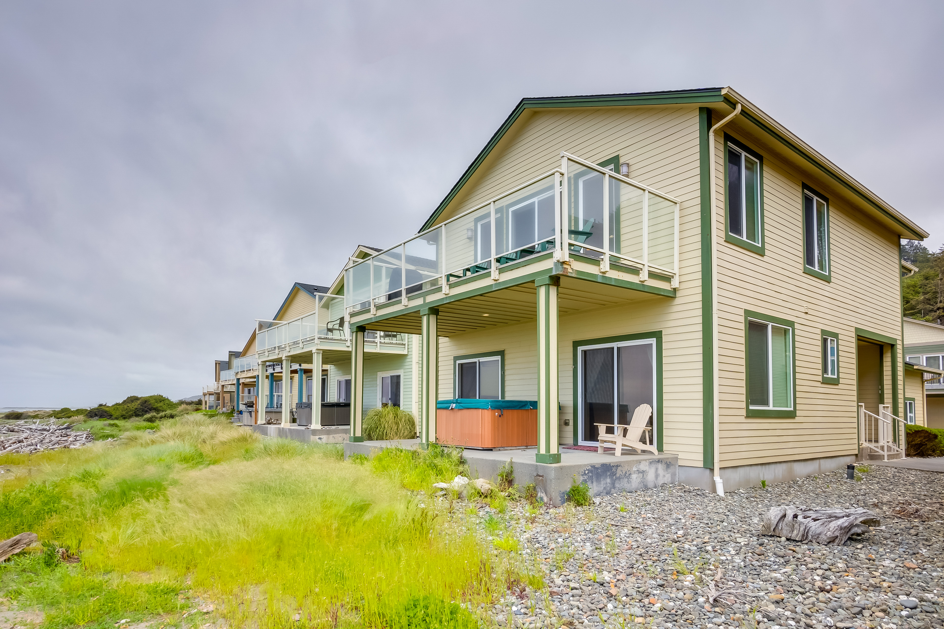 Gold Beach Retreat: Private Hot Tub + Ocean Views!