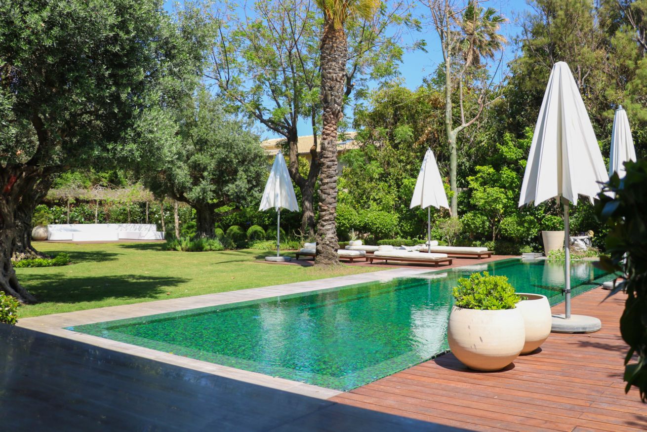 Luxurious Coastal Villa with Pool Near Herzliya Beach 