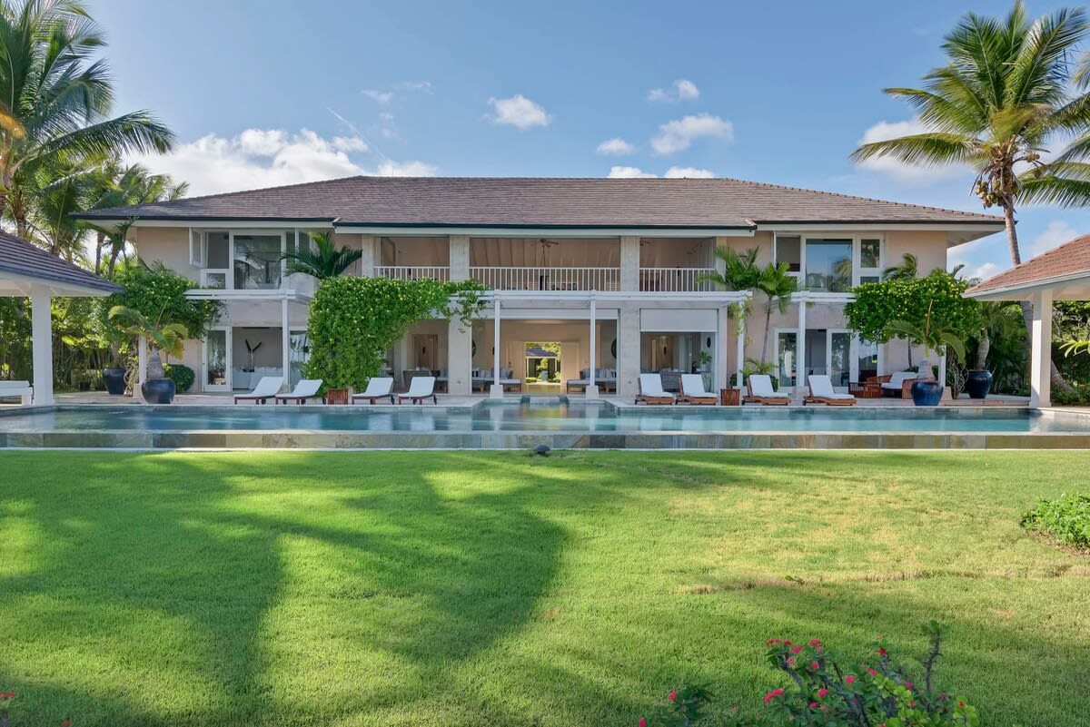 Property Image 1 - Oceanfront Golf Course Estate w Pool + Guest House