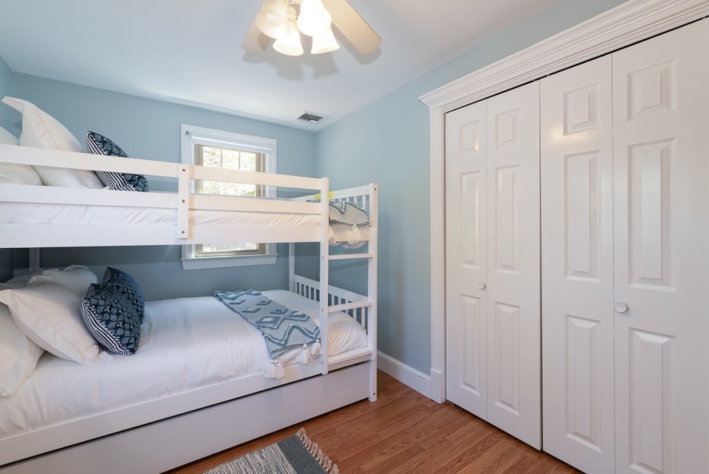 Your guests will sleep comfortably with plenty of space in these full-size bunks!