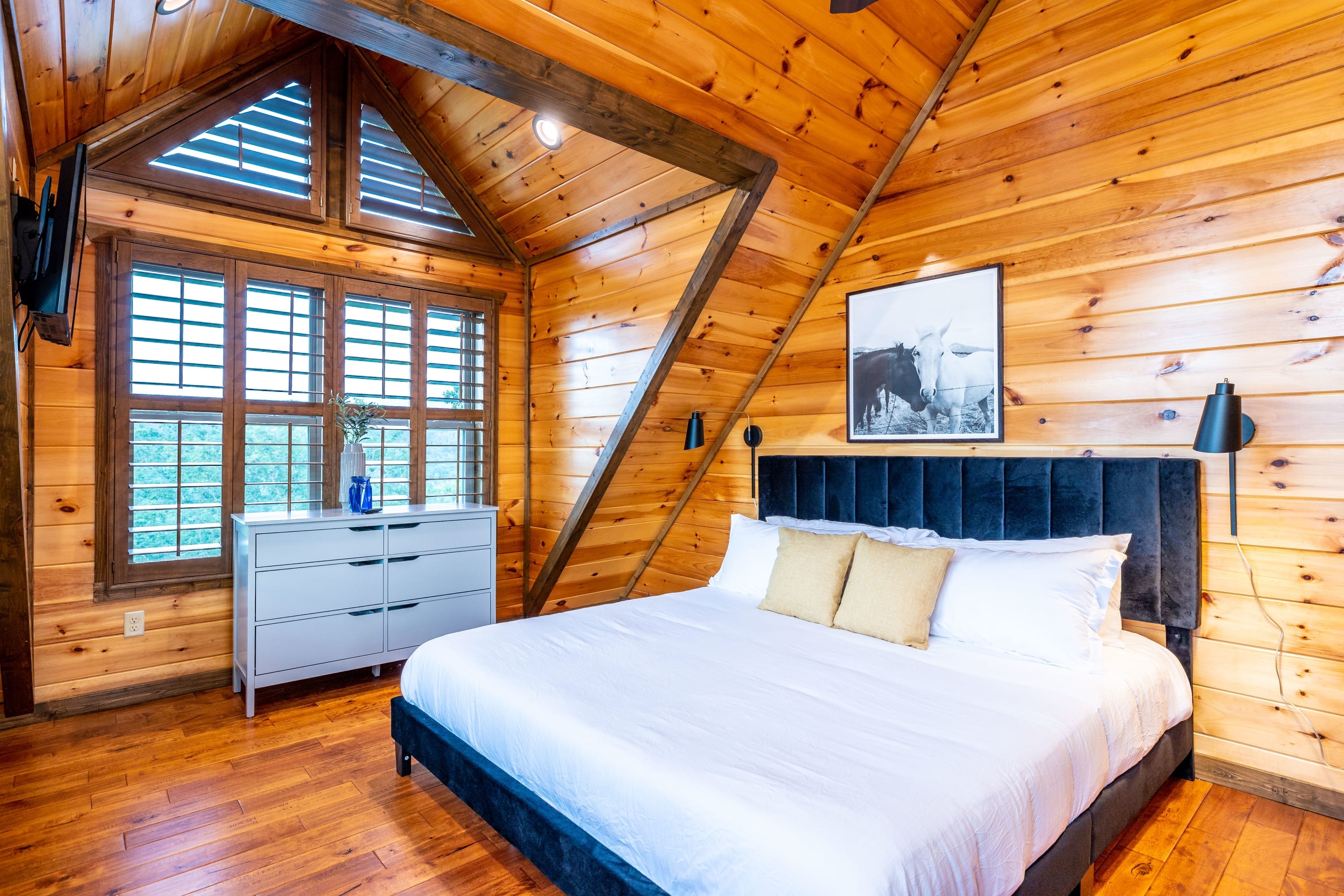 Wake up to three naturally-lit king bedrooms with breathtaking mountain views.