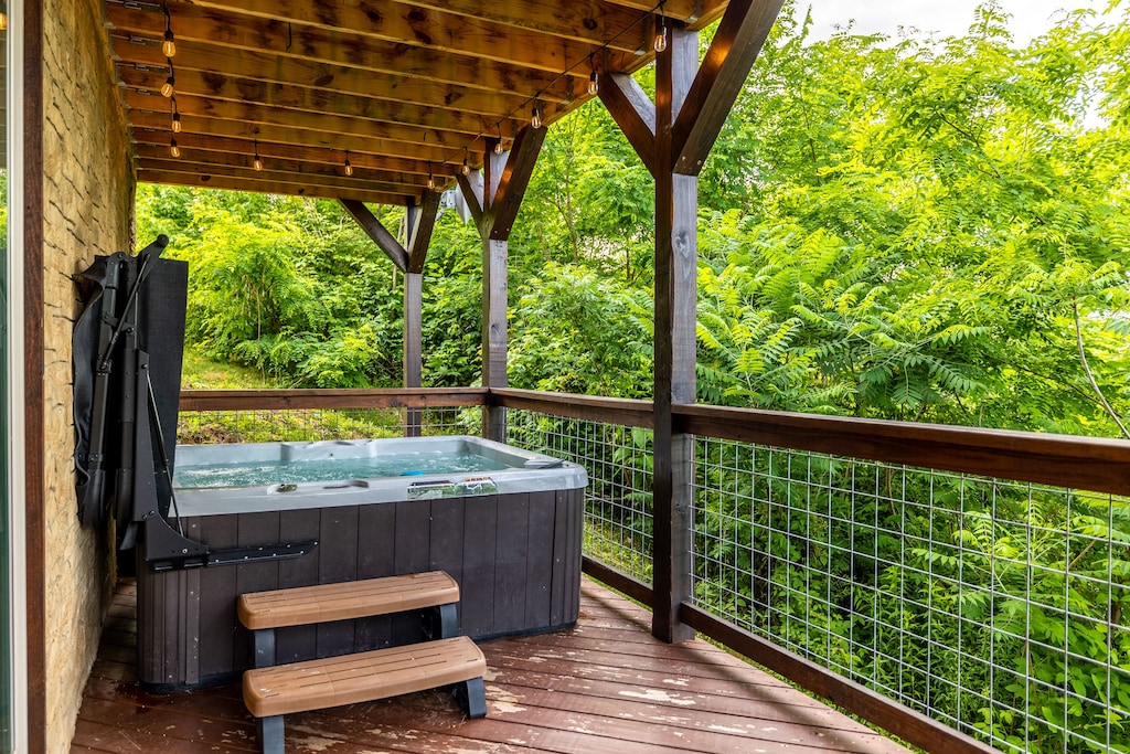 Secluded hot tub overlooking the beautiful mountains..