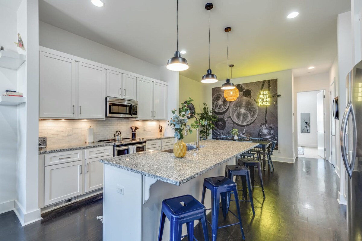 Find spacious counter space and inviting bar seating in our kitchen.