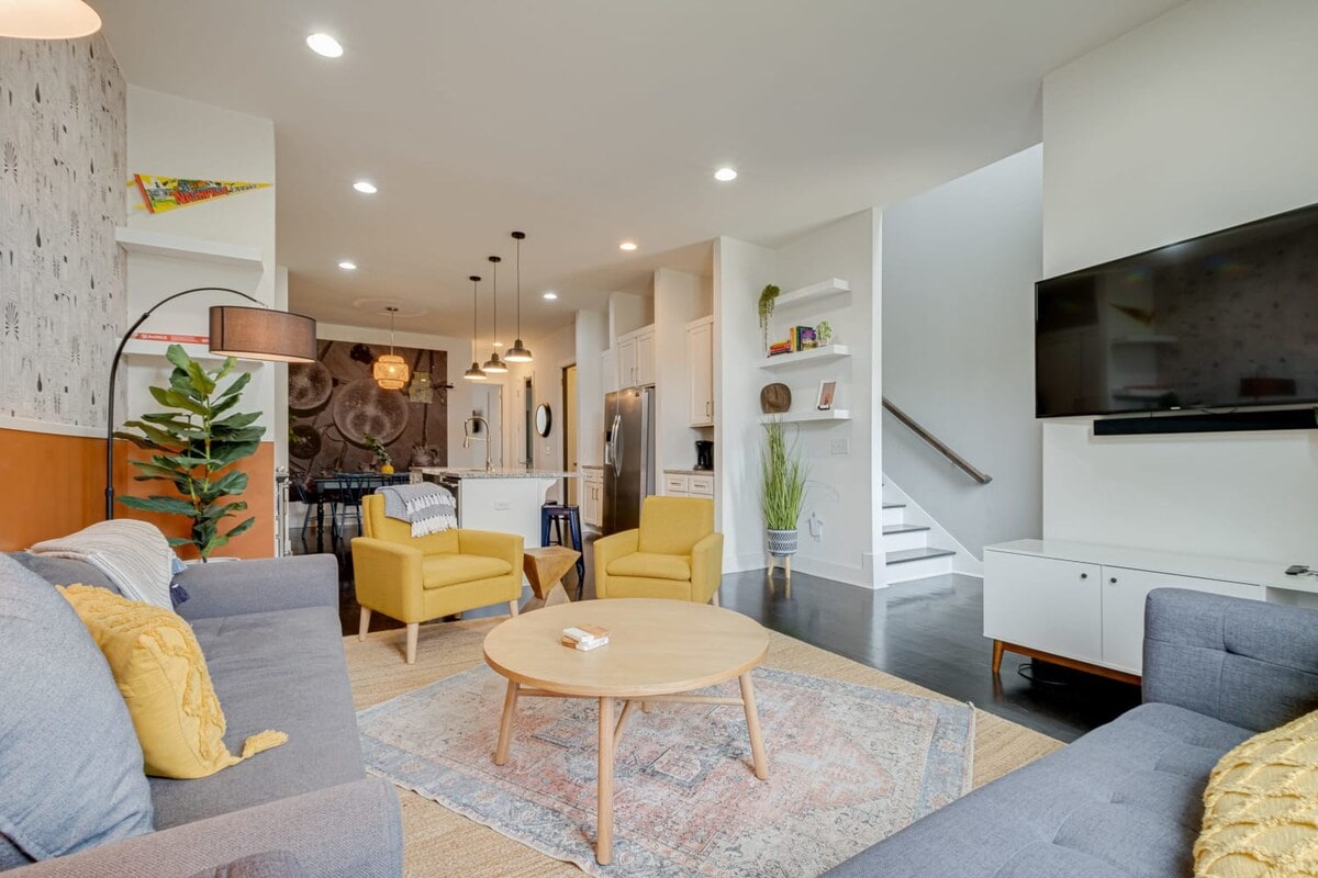 Nestled close to the vibrant 12 South neighborhood, WeHo, and Belmont University, you'll have easy access to some of the city's best from The Slater.