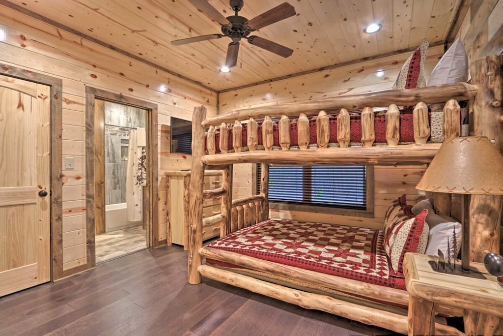 Maximize space without sacrificing comfort! These stylish bunks provide a cozy and restful retreat for everyone.