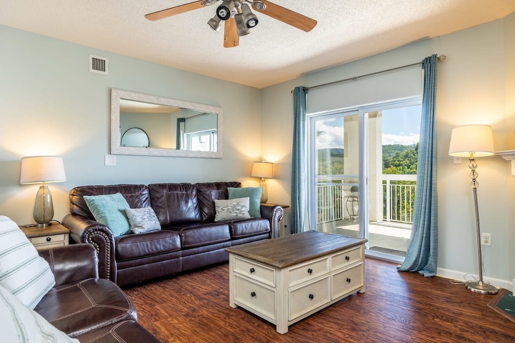 Welcome to Dolly's Hideout - your long-awaited mountain escape!