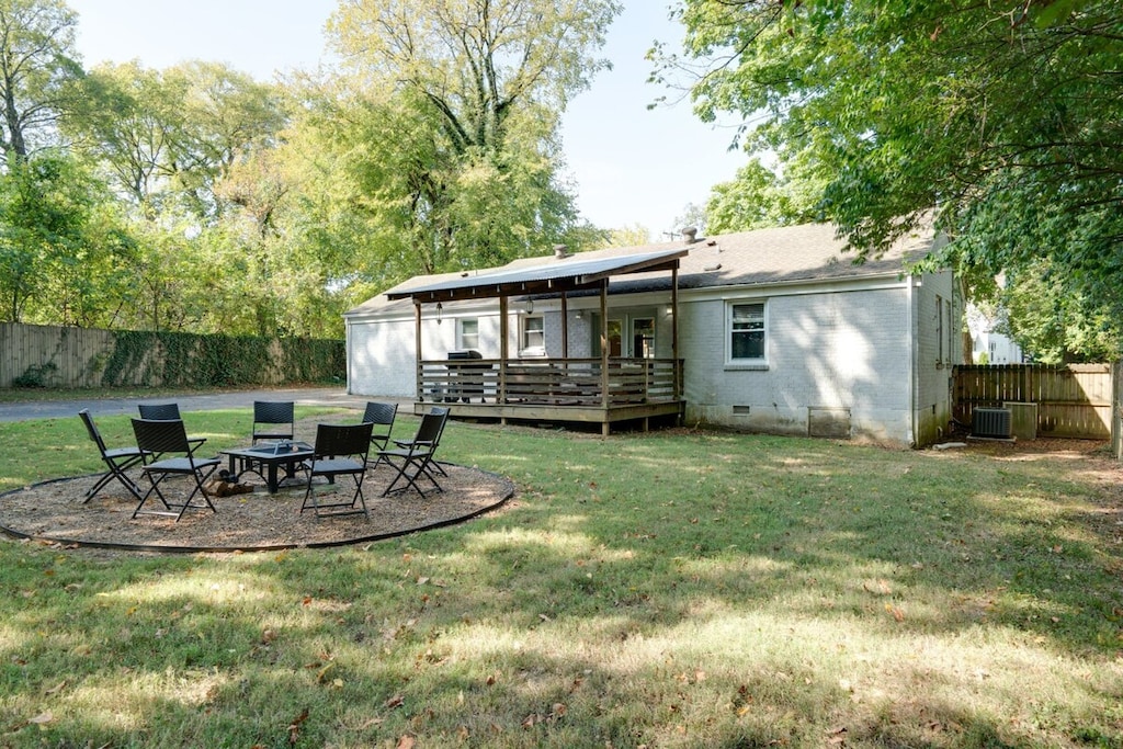 Make s'mores around the firepit or give your dog room to run in the fenced-in yard!