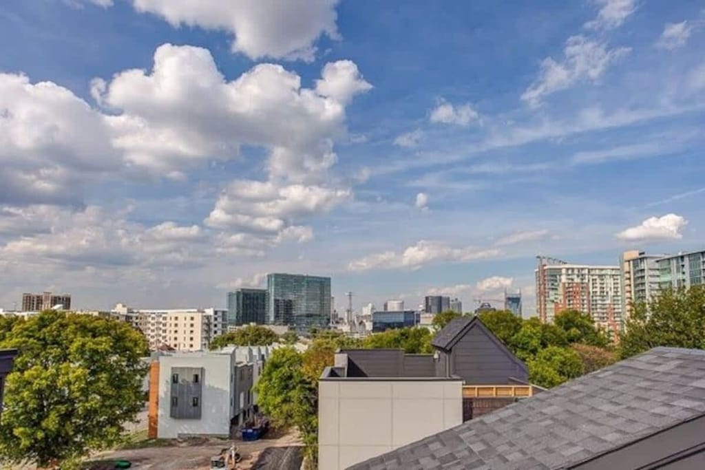 Gorgeous downtown views from the 4th floor rooftop deck!