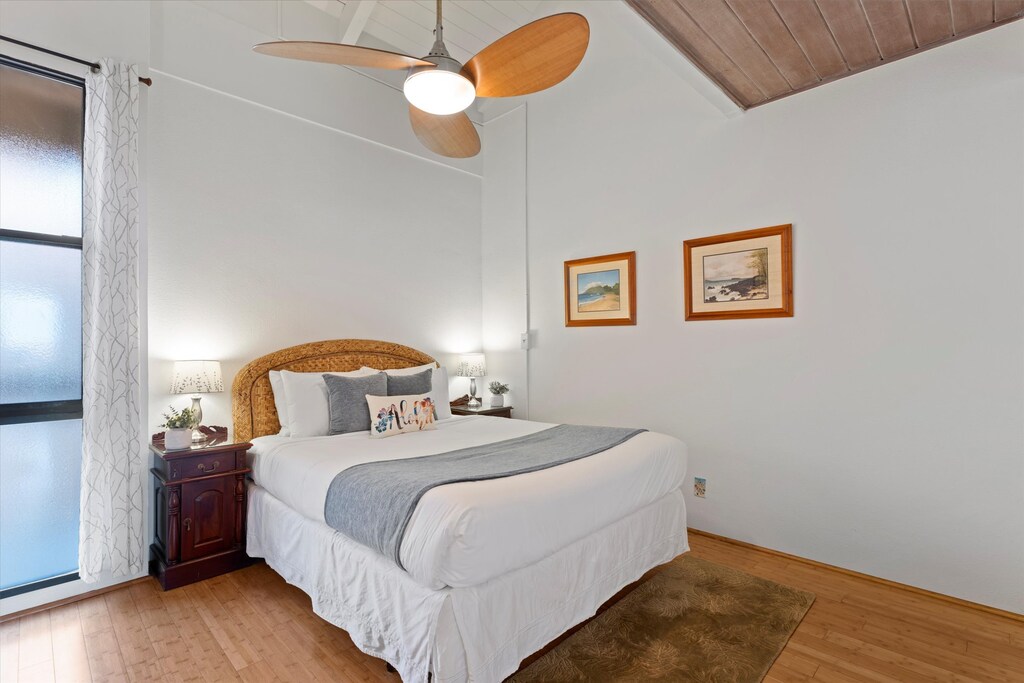 Guest bedroom with a queen size bed