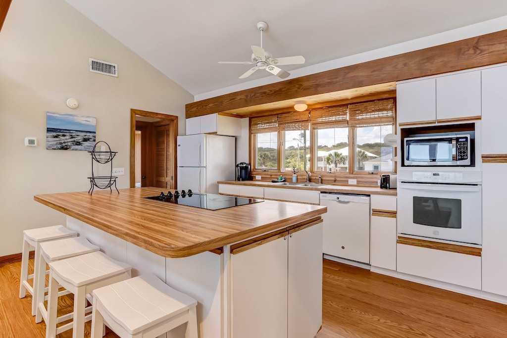 Kitchen/Breakfast Bar