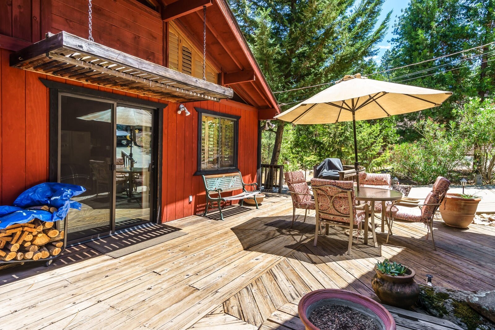 Deck seating & umbrella. Unit 8 Lot 9, The Hideout, Pine Mountain Lake Vacation Rental.