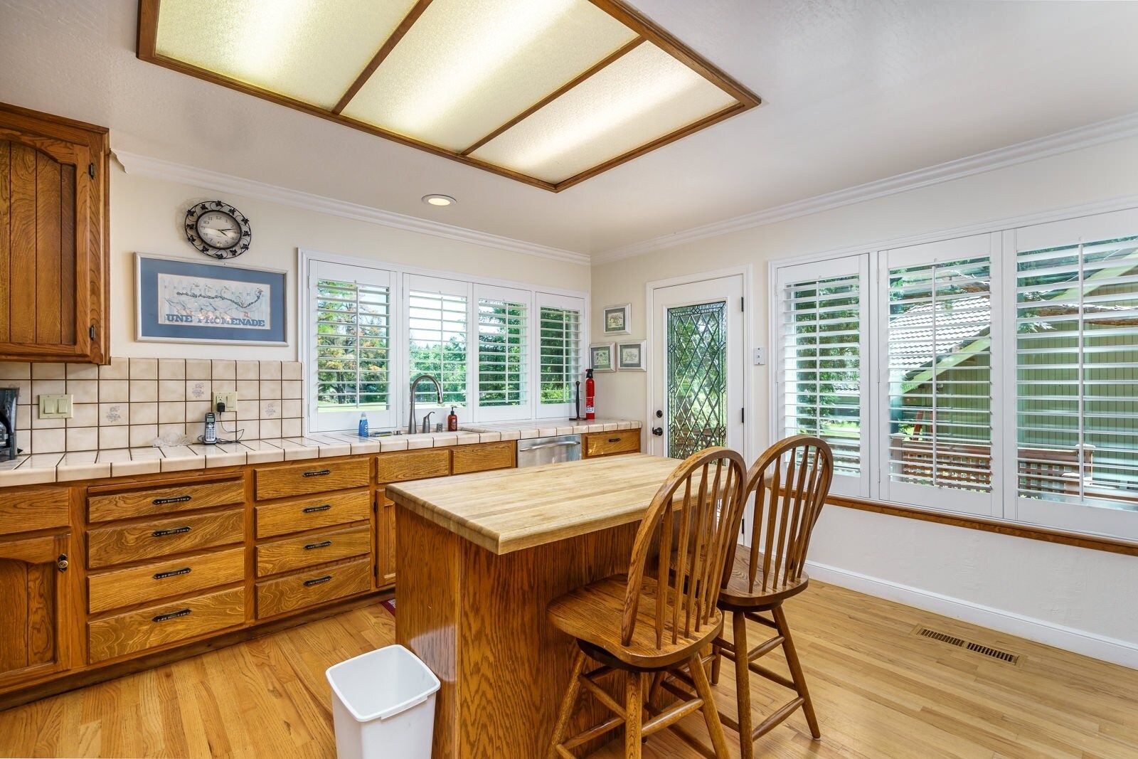 Kitchen island seating. Crème de la Crème #1, Unit 1 Lot 89, Vacation Rental.